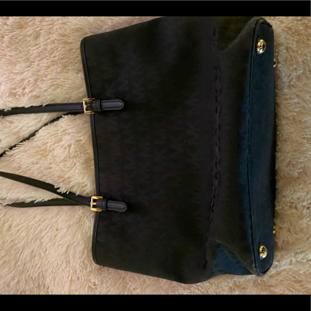 Woman’s Michael Kors black signature handbag - Picture 2 of 8